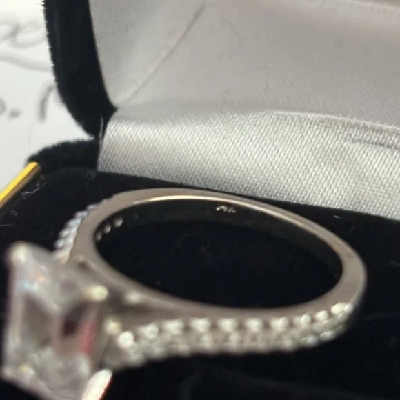 14kWG Agape Diamonds Cubic Engagement Ring Sz7.5 Sizable - Picture 7 of 7